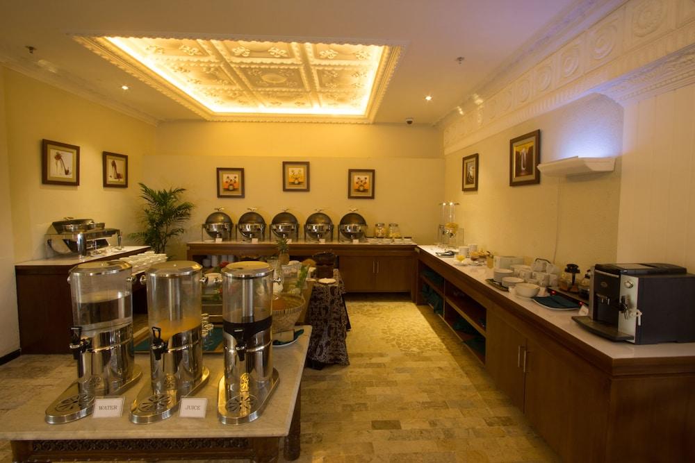 D'Salvatore Boutique Hotel Yogyakarta Maguwo Экстерьер фото