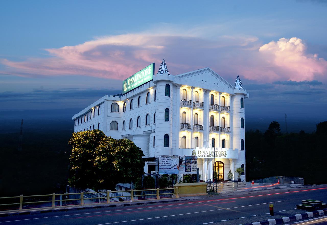 D'Salvatore Boutique Hotel Yogyakarta Maguwo Экстерьер фото