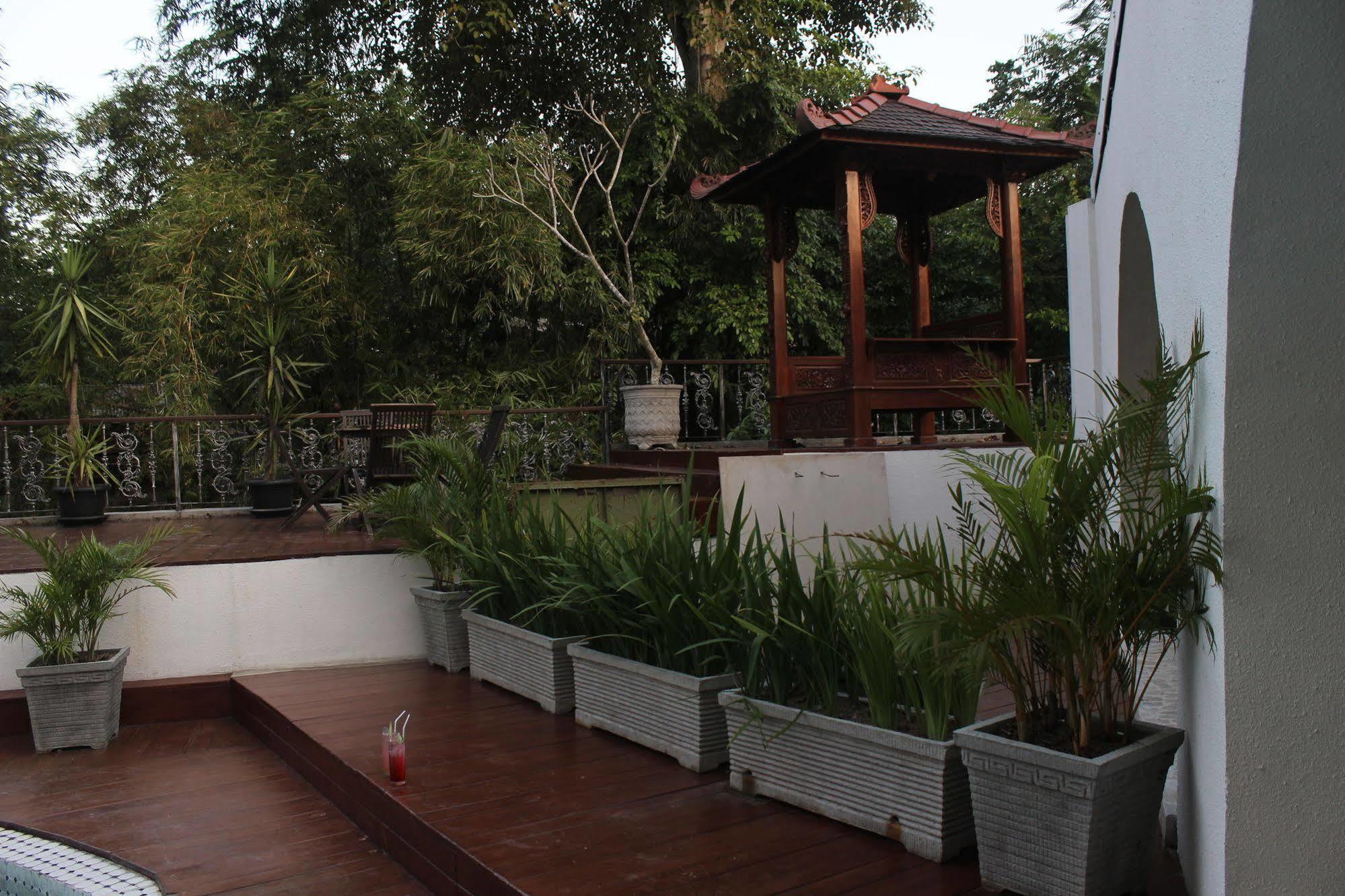 D'Salvatore Boutique Hotel Yogyakarta Maguwo Экстерьер фото
