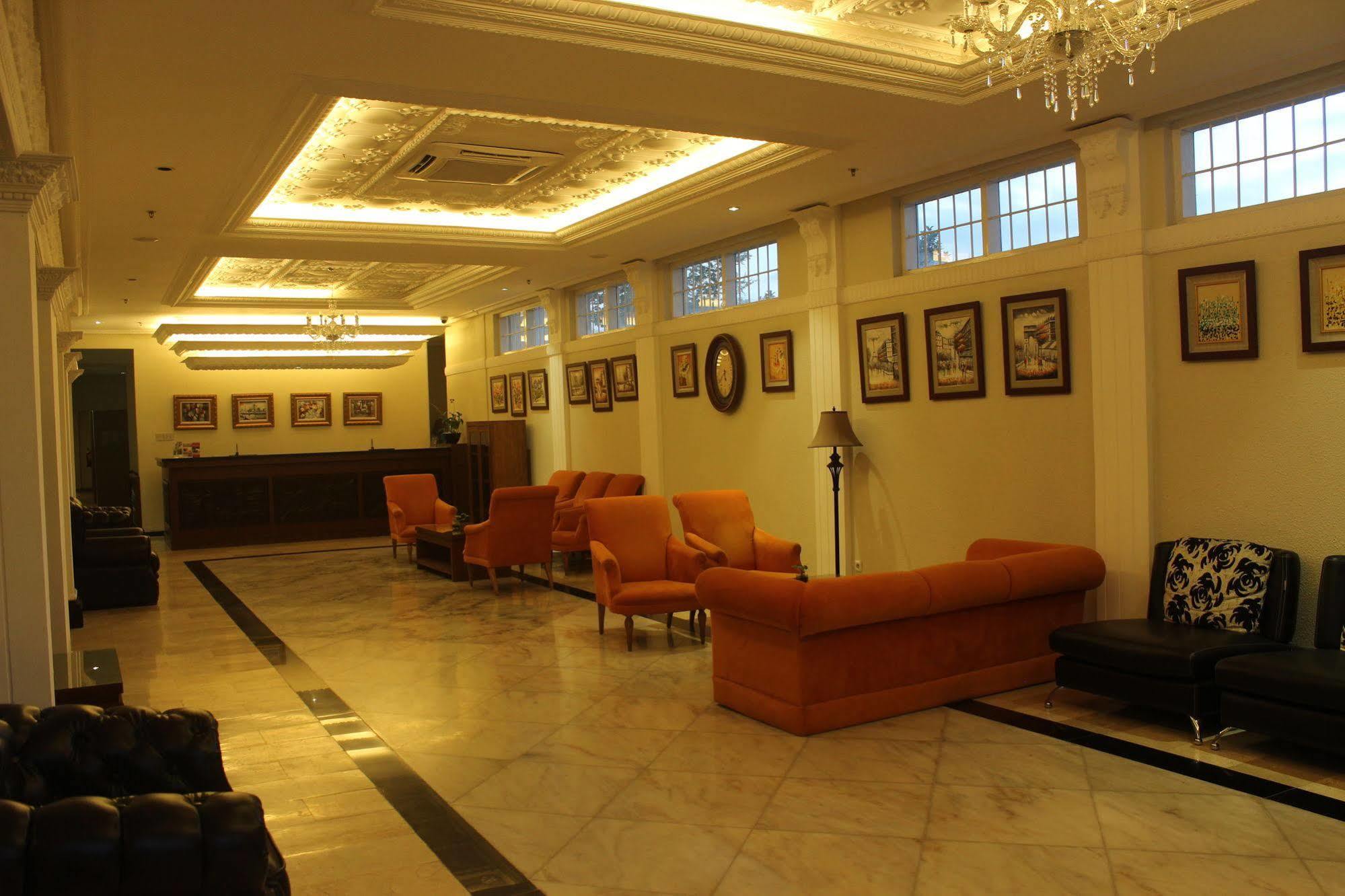 D'Salvatore Boutique Hotel Yogyakarta Maguwo Экстерьер фото