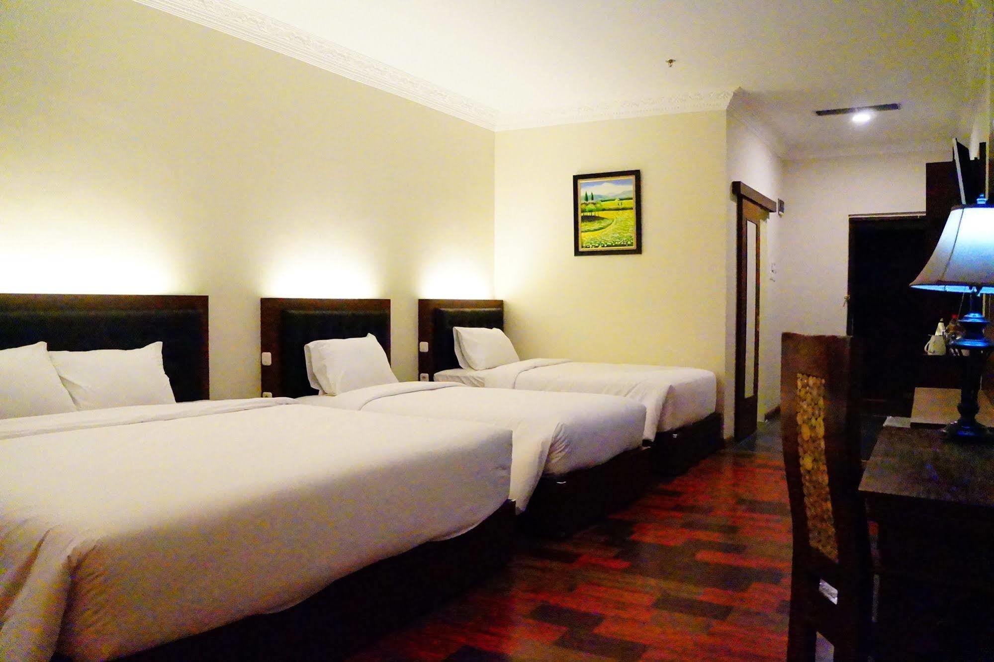D'Salvatore Boutique Hotel Yogyakarta Maguwo Экстерьер фото